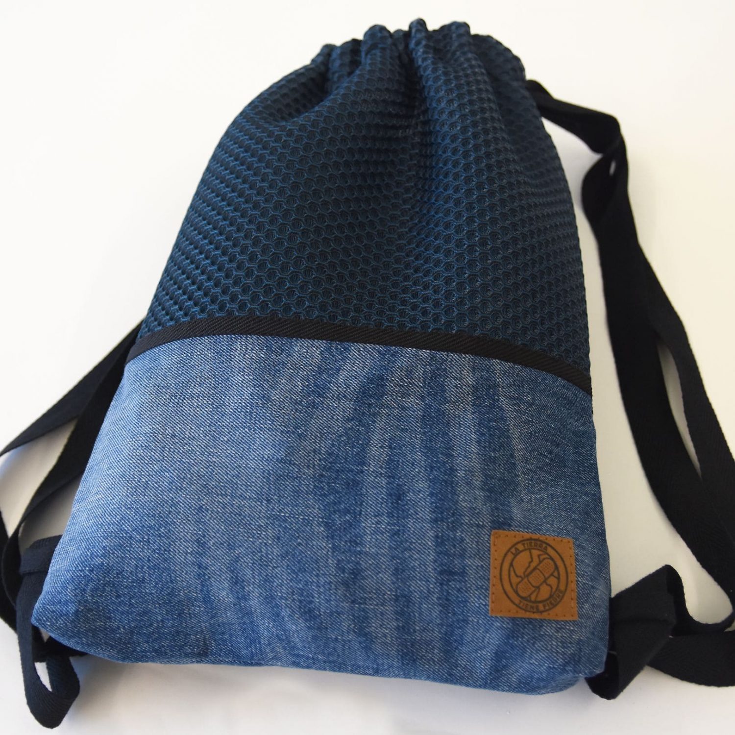 Mochila Azul "La Tierra Tiene Fiebre"