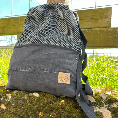 Mochila Negra "La Tierra Tiene Fiebre"