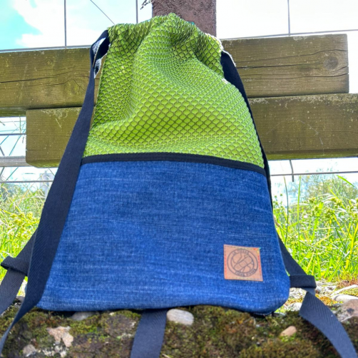Mochila Verde Pistacho "La Tierra Tiene Fiebre"