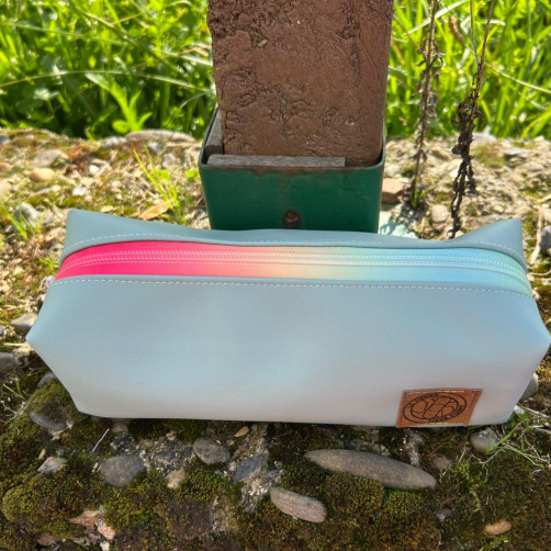 Neceser/Estuche Gris – "La Tierra Tiene Fiebre"